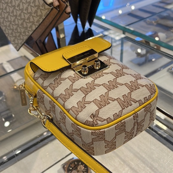 Michael Kors Sloan Editor Small Phone Logo Jacquard Crossbody
Butter Multi - Picture 3 of 16